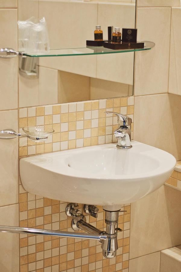 Hotel Pod Lwem Elblag Luaran gambar